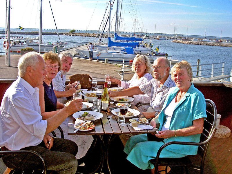 Åke och Gun med Bert Ethel, Ebert och Gun träffas för lunch på Öland.